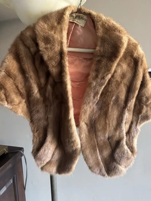 Capa envolvente de estola de piel de visón lujosa de colección de CITY PARIS, San Francisco CA Foto 1 de 4