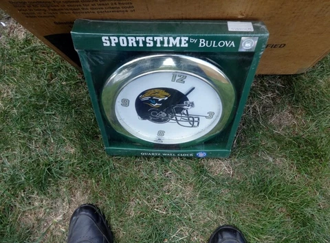 Jacksonville Jaguars   ROUND CLOCK WITH BATTERIES Cover