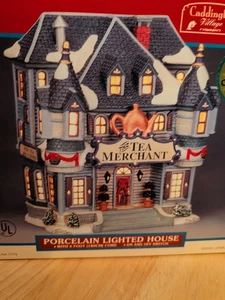 Collezione Caddington Village Lemax - The Tea Merchant - Casa illuminata in porcellana - Foto 1 di 3
