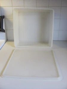 Vintage Tupperware Large Storage Container - 12" x 12" x 5" with Lid - Picture 1 of 4