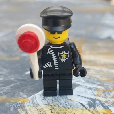 Lego Minifiguren 10 St. Classic Town Police mit Zubehör  - Bild 1 von 3