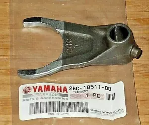 HORQUILLA LEVA DE CAMBIO TRANSMISIÓN MOTOR YAMAHA YXZ1000, YXZ1000R, YXZ 1000 2016-2023 - Imagen 1 de 3