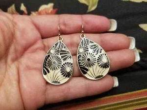 Black Ivory Flowers Gold Drop Dangle Earrings A - Picture 1 of 5