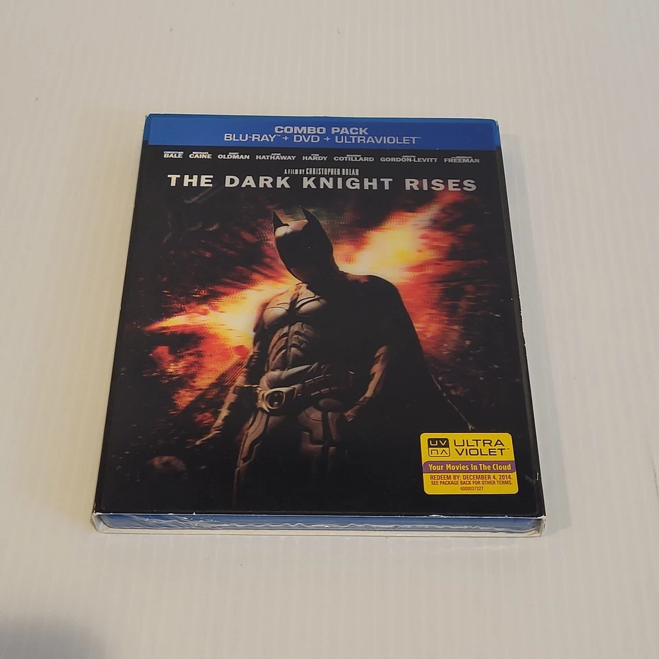 The Dark Knight Rises w/ Holographic 3D Slipcover Bluray DVD Ultraviolet 2012 - Image 1 of 4