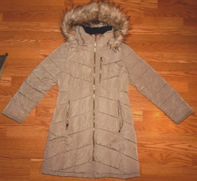 CHAQUETA PARKA CON CAPUCHA CALVIN KLEIN MISSES TAUPE REPELENTE PUFFER PIEL SINTÉTICA TALLA PM Foto 1 de 4