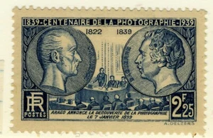 1939 FRANCIA Joseph Nicephore Niepce e Louis Francobollo SC#374 A98 2,25fr MNHG - Foto 1 di 1