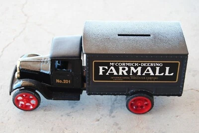 Camión de reparto Ertl Die Cast 1931 Hawkeye Farmall envío gratuito Foto 1 de 2