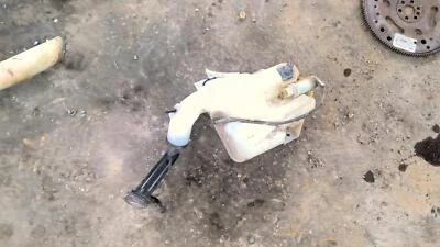 Used Washer Fluid Reservoir fits: 2008 Chevrolet Malibu  Grade A - Imagem 1 de 4
