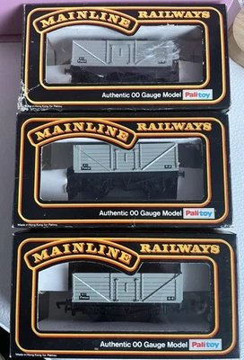 3 X MAINLINE 00 Gauge 37-152  7 Plank BR Grey open Wagons. Boxed - Image 1 of 4