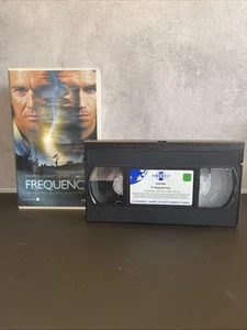 VHS - Kinowelt Home Entertainment - Frequency - Dennis Quaid*Jim Caviezel (890) - Bild 1 von 3