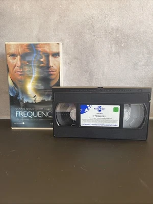 VHS - Kinowelt Home Entertainment - Frequency - Dennis Quaid*Jim Caviezel (890) - Bild 1 von 3