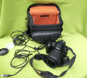 Nikon D3000 Digitalkamera + AF-S DX 18-55mm G II Lens Kamera - Bild 1 von 22