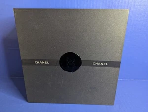 Chanel Leere Aufbewahrungsbox Magnet Faltverschluss Größe 8,75 x 8,75 x 3,25 Zoll - Bild 1 von 19