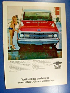 Chevy Pickup 1970 camioneta mediana Mag rubia publicitaria en bikini lavado de autos - Imagen 1 de 1
