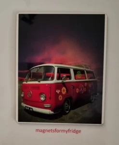 VINTAGE VW / VOLKSWAGON PINK COMBI HIPPIE VAN PHOTO FRIDGE MAGNET - M90 F - Picture 1 of 1