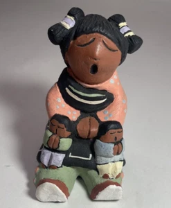 MUÑECA DE CERÁMICA JEMEZ Pueblo de colección narradora nativa 2 niños 4" - Imagen 1 de 8