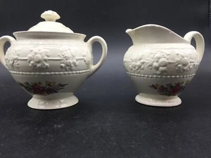 Juego de crema floral y azucarero vintage Wedgwood Wellesley en relieve leer - Imagen 1 de 10