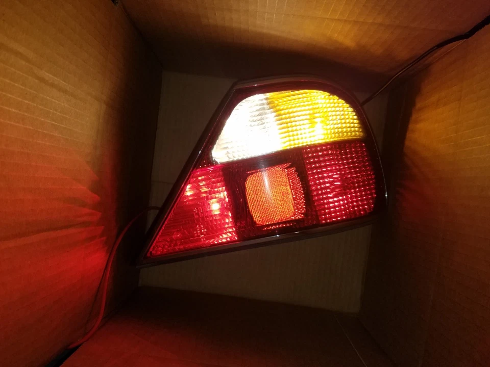 Luz trasera derecha pasajero Jaguar XJ8 1998 1999 2000 2001 2002 2003 VANDEN PLAS Foto 1 de 4