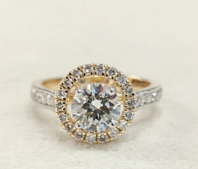 Anillo de compromiso y Halloween moissanita redondo de 4,5 quilates 8,7 mm acabado oro 14 k tamaño Foto 1 de 4