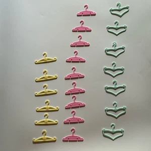 Vintage 90er Barbie Kleiderbügel 22 Stück rosa gelb Schaumstoff grün Kleiderbügel - Bild 1 von 9