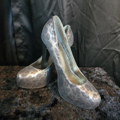 Plataformas cintilantes com estampa de animais G by Guess tamanho 8,5 Ver descrição - Imagem 1 de 4