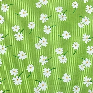 Fabric Fat Quarter 50 x 55cm Material Sewing Patchwork Crafts White Daisy Flower - Picture 1 of 2