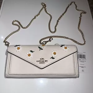 NWT Coach Slim Envelope Wallet Daisy Emboldened Print With Chain Chalk BNWT - Picture 1 of 8