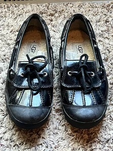 Zapatos UGG Ashdale Duck para mujer 8 charol negro forrados en piel de oveja 1901 - Imagen 1 de 10