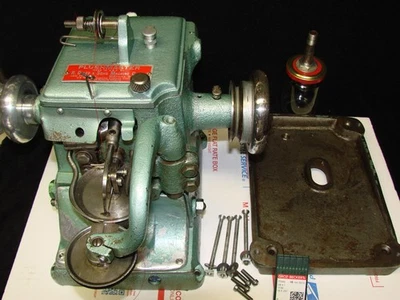 OLLEO PLUSHMASTER INDUSTRIAL FACTORY GRADE FUR & FAUX FUR  SEWING MACHINE 3702 - Image 1 of 4