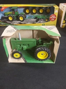 ERTL 1/16 1937 JOHN DEERE MODEL M GREEN DIECAST TRACTOR FARM TOY #540 IN BOX NOS - Picture 1 of 7