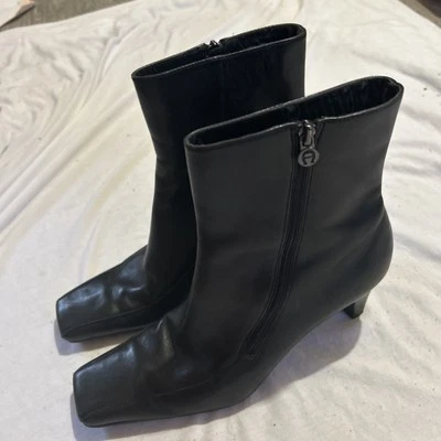 Botas de moda Etienne Aigner para mujer talla 8 de cuero negro con cremallera al tobillo Foto 1 de 4