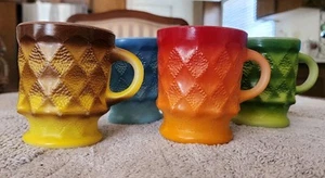 TAZZINE DA CAFFÈ VINTAGE FIRE KING FANNO UN PASSO INDIETRO NEL TEMPO CON QUESTE. (4) - Foto 1 di 11