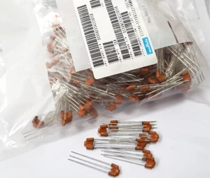 DSS6NE52A222Q55B MURATA EMIFIL 3-terminal capacitor 2200pF 100V [QTY=10pcs] - Imagen 1 de 1