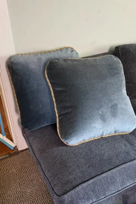 Par de almohadas de lana azul mohair Foto 1 de 4