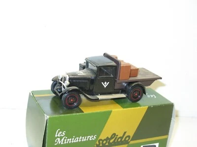 Camión de gasolina militar SOLIDO, Citroen C4F con carga en caja Foto 1 de 3