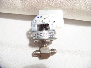 Barksdale NSF-18 MSPS-XX100SFQ83 Interruttore ADJ. 10-100 PSI 3A 125/250 VAC 150 PSI - Foto 1 di 1