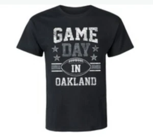 MAGLIETTA UOMO NUOVA GAME DAY IN OAKLAND RAIDERS FOOTBALL TAGLIA SMALL COTONE PESANTE - Foto 1 di 1