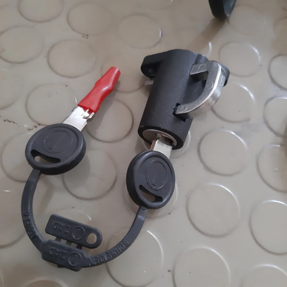 MOTO GUZZI BREVA, DAYTONA, V10, V11, QUOTA 1100 LUCCHETTO CASCO Foto 1 de 1