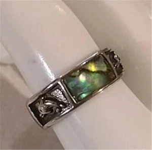 Anillo de banda de acero inoxidable con incrustaciones de abulón diseños alternativos de delfines 9,75 unisex - Imagen 1 de 2