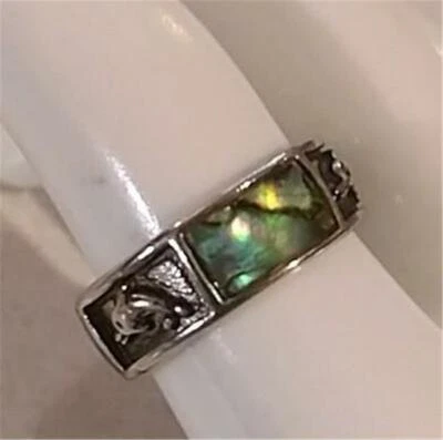 Anillo de banda de acero inoxidable con incrustaciones de abulón diseños de delfines alternativos 9,75 unisex Foto 1 de 2