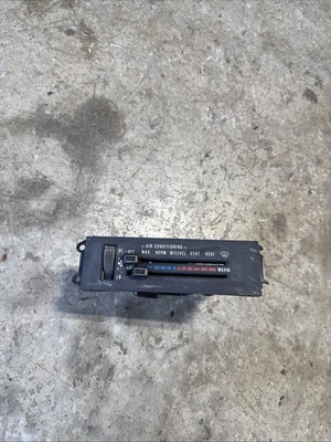 1986 Jeep Cherokee XJ/Wagoneer HVAC Control Unit OEM (Z86) - Image 1 of 4