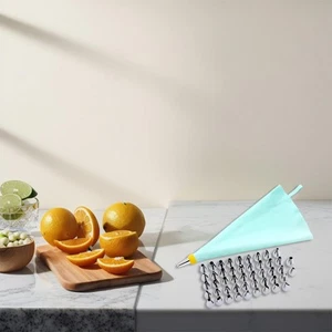 Stainless steel decorating tips and reusable bags for culinary creations - Picture 1 of 16