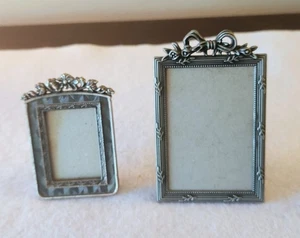 Vintage! Menge 2 Zinn Mini Rahmen klein 4" & 3" hoch exquisite Details Floral - Bild 1 von 3