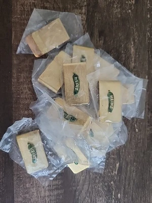 Large Lot of 18 Vintage Heinz Pickle Moneyclips Gold Tone Metal - Image 1 of 3