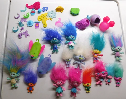 DreamWorks Troll Mini Figures Lot w/Accessories Critter Boards Wigs 41 pc Cover