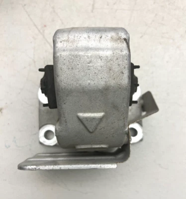 Изолятор крепления двигателя правый Mopar 19-24 Ram 3500 от оригинального производителя - Изображение 1 из 4