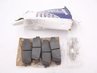 Pastilhas de freio traseiras de cerâmica ACDelco fabricante de equipamento original com clipes para 2007-2013 GMC Sierra 1500 - Imagem 1 de 4