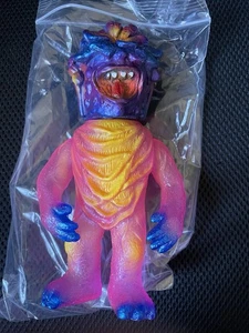 Futile Toy Myzel Vampir Sofubi Soft Vinyl Figur Neu Kaiju Pilz Pilz - Bild 1 von 2