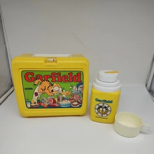 GARFIELD LUNCH BOX AND THERMOS 1978 VINTAGE YELLOW SET - Picture 1 of 12