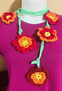 COLLAR ENVOLTURA BUFANDA DE CROCHET 7 FLORES HOJAS - Hecho a mano en EE. UU. - OTOÑO Rojo Naranja - Imagen 1 de 7